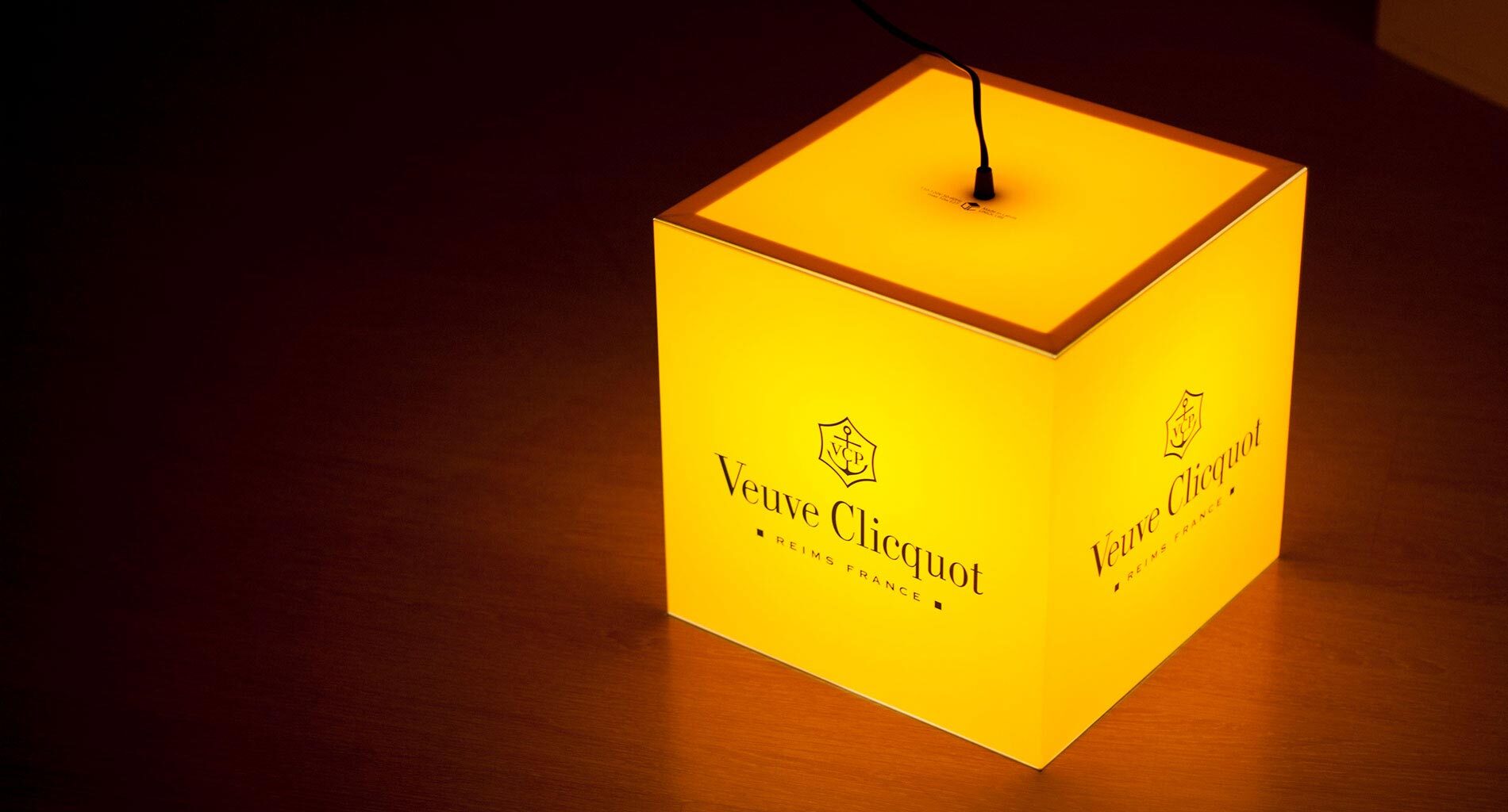 Customized light box for branding UNIQCUBE