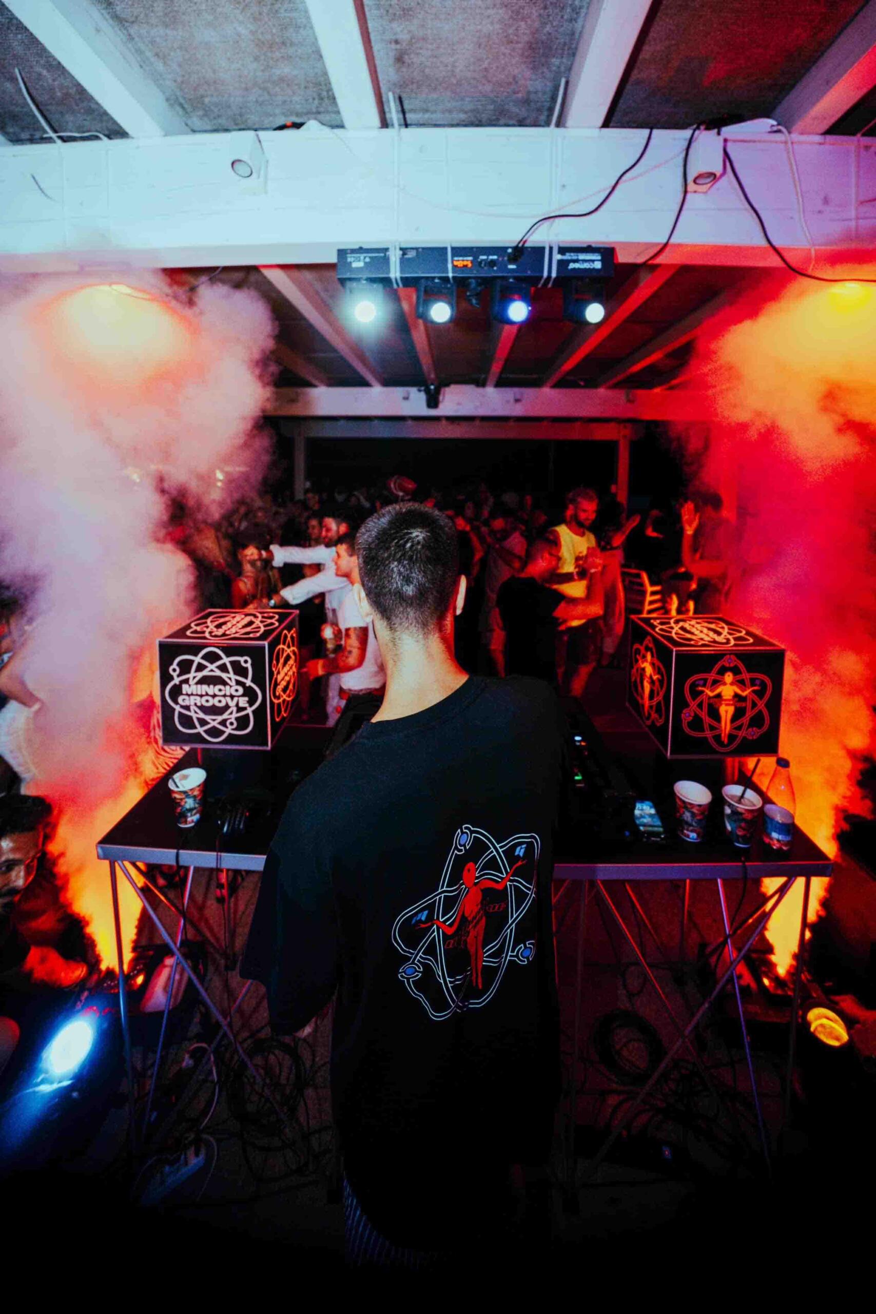 Custom light cube for DJs - Image 32