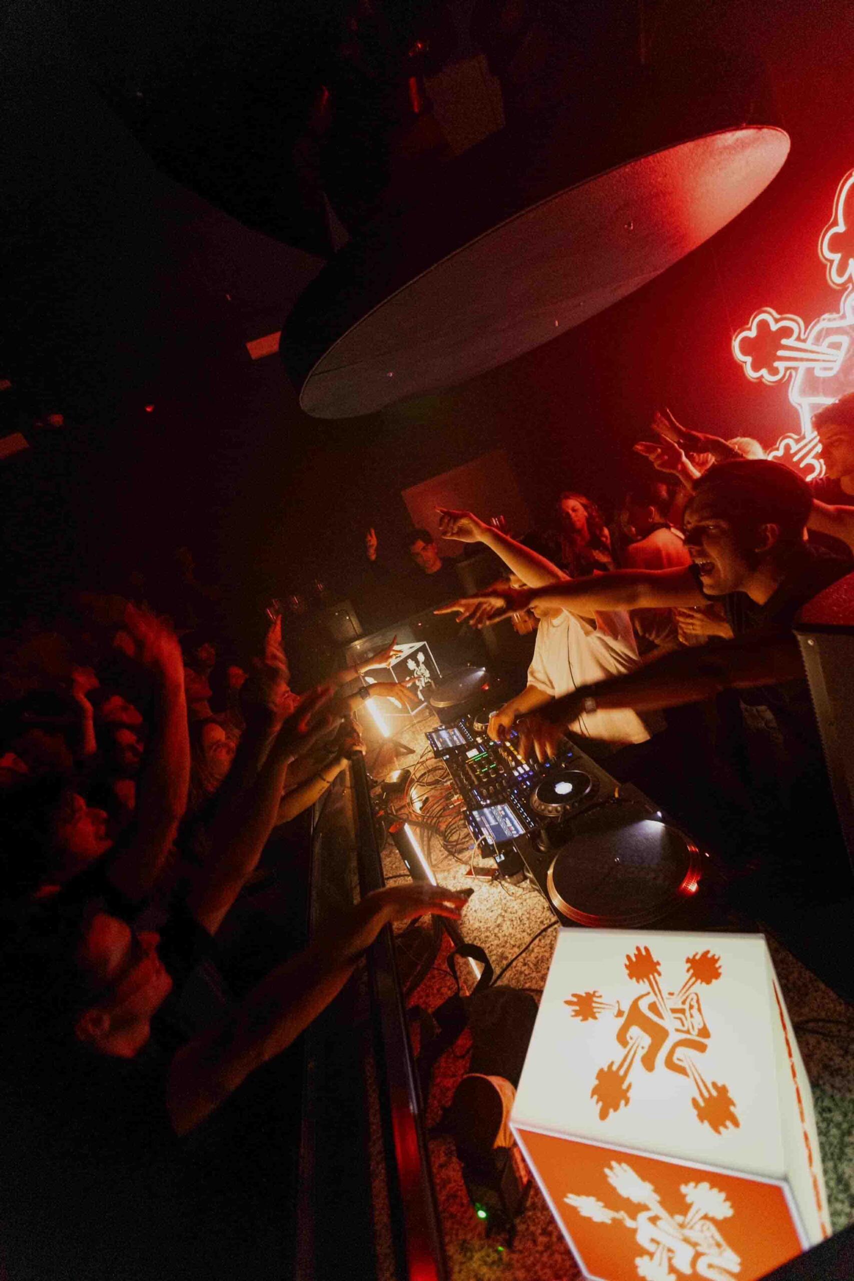 Custom light cube for DJs - Image 34