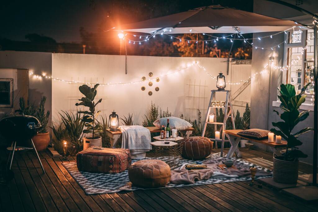 LAyered lighting in an outdoor space with light up photo cube